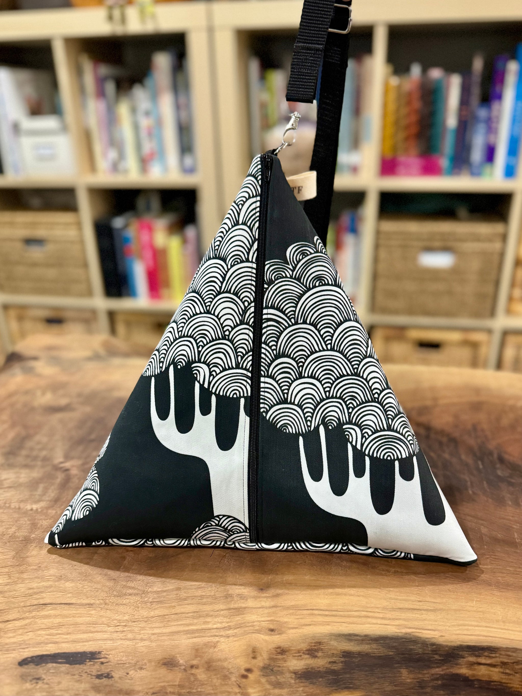 ETRE TOKYO　HAND KNIT BAG & POUCH Sustainably Chic: Atacz Knit Handbags, Ethically Designed